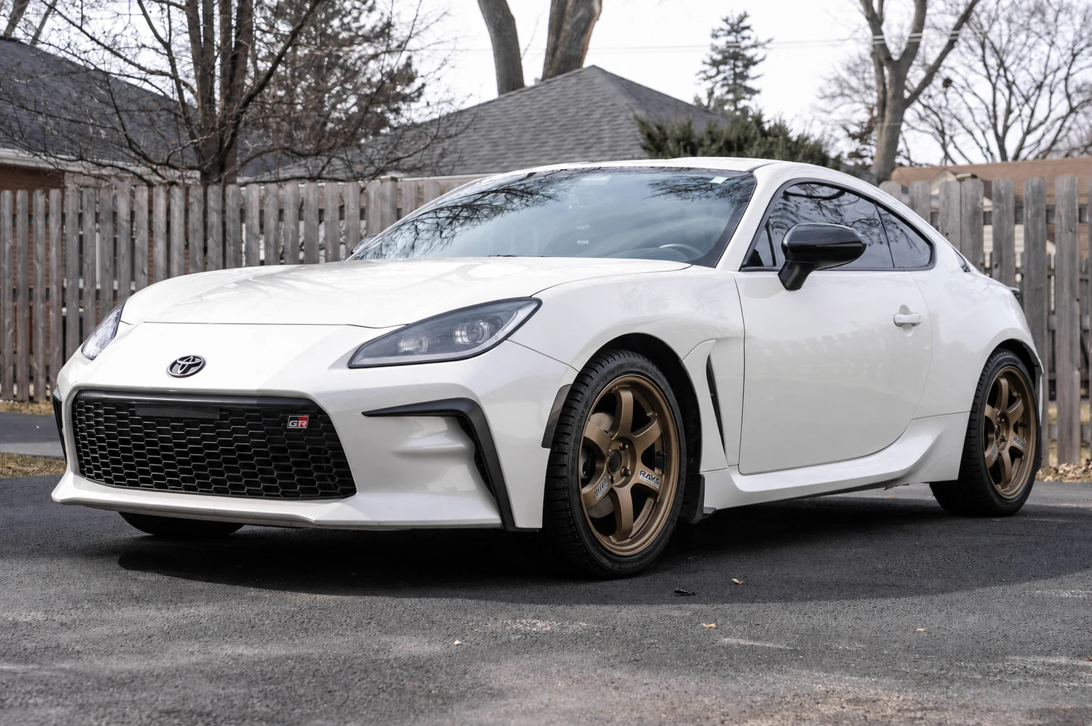 AI rim visualizer showing bronze wheels on a blue sports coupe